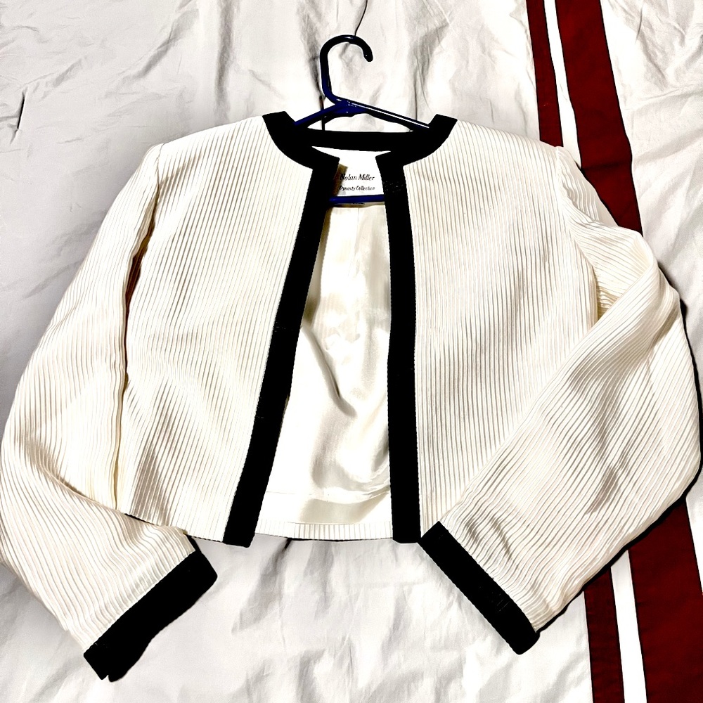 Nolan Miller Dynasty Collection Vintage Crop Jacket Sz 8 Winter White Blk trim.